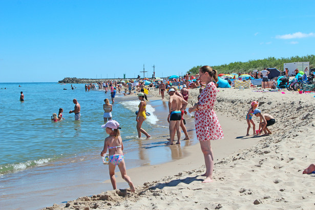 Planujesz wakacje nad Bałtykiem? IMGW podał, ile stopni ma woda w popularnych kurortach