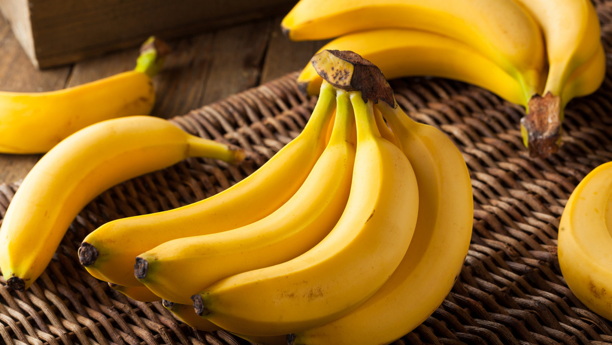 Prosty trik, aby na dłużej zachować świeżość bananów