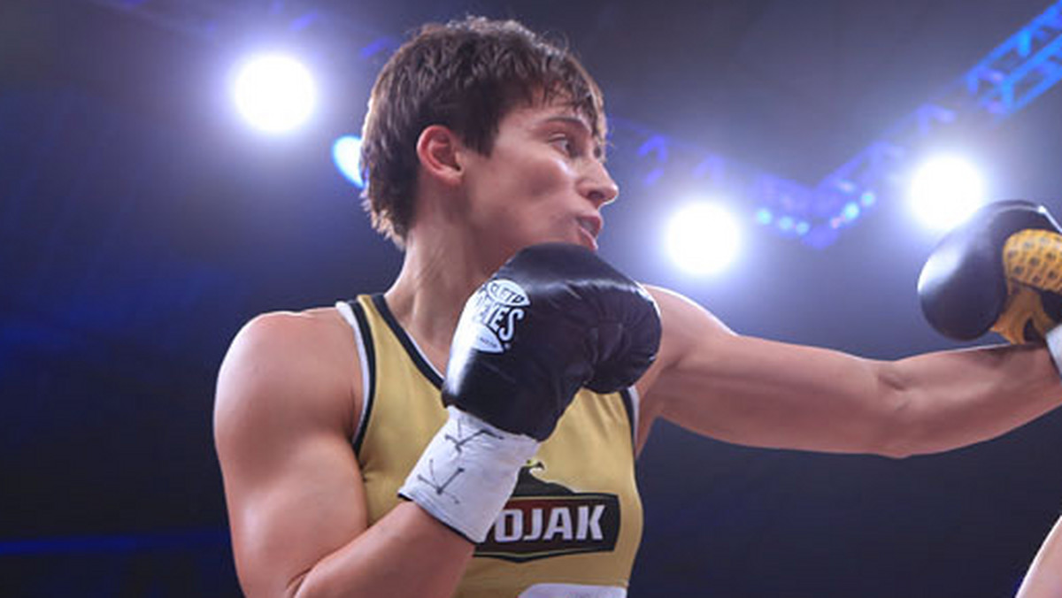 Ewa Piątkowska zapowiada, że zostanie pierwszą polską mistrzynią świata w boksie. W sobotę na gali Wojak Boxing Night w Toruniu „Tygrysica” wykonała kolejny krok do tego celu. Po ośmiu rundach Polka jednogłośnie pokonała na punkty Belgijkę Sabrinę Giuliani.