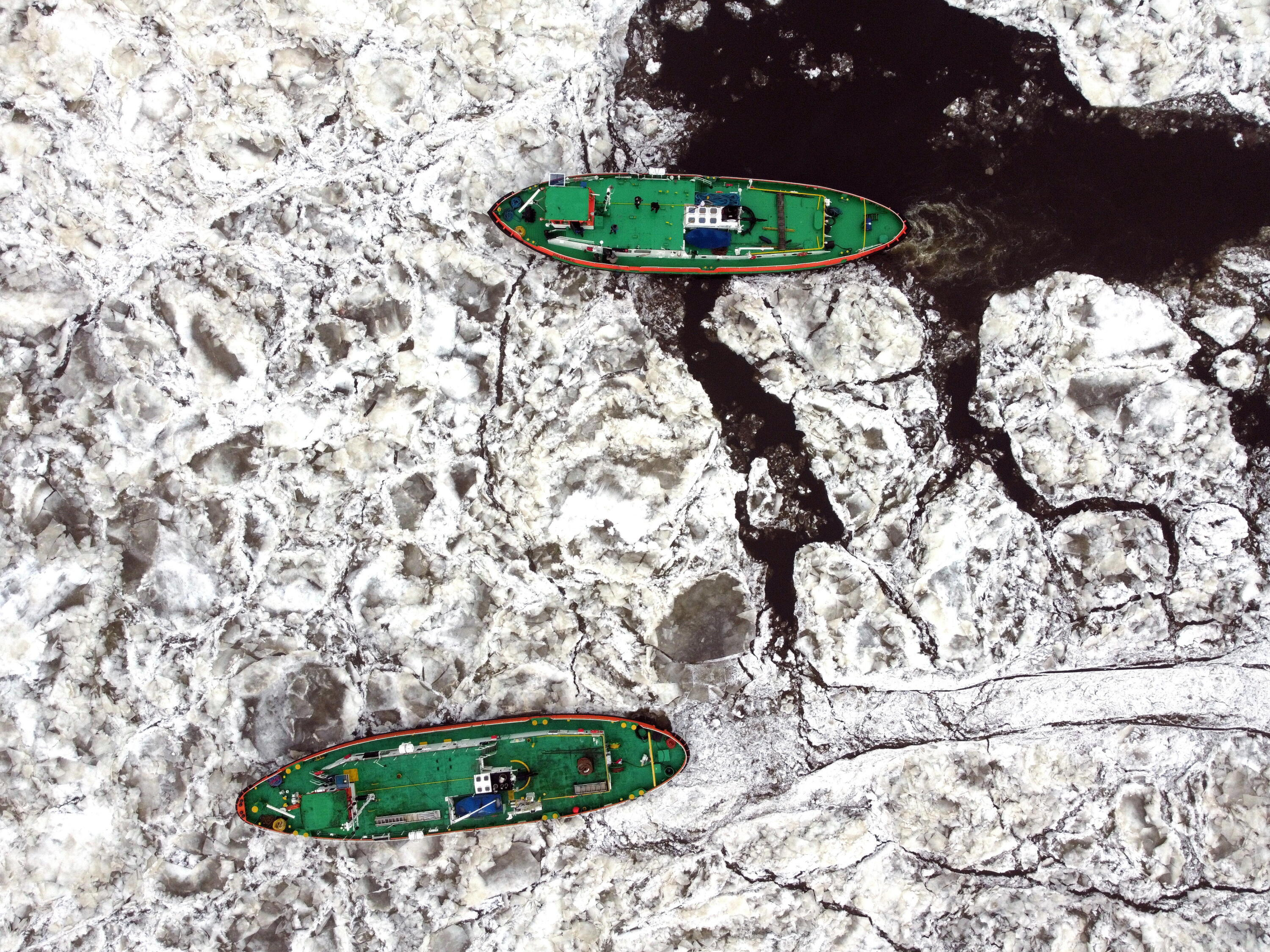 70 km Odry oczyszczone - Wody Polskie zawieszają lodołamacze do lutego