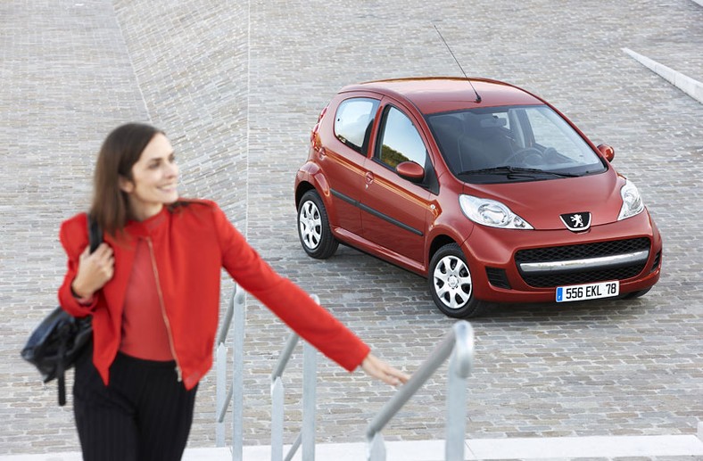 Peugeot 107: z nową twarzą (fotogaleria i dane techniczne)