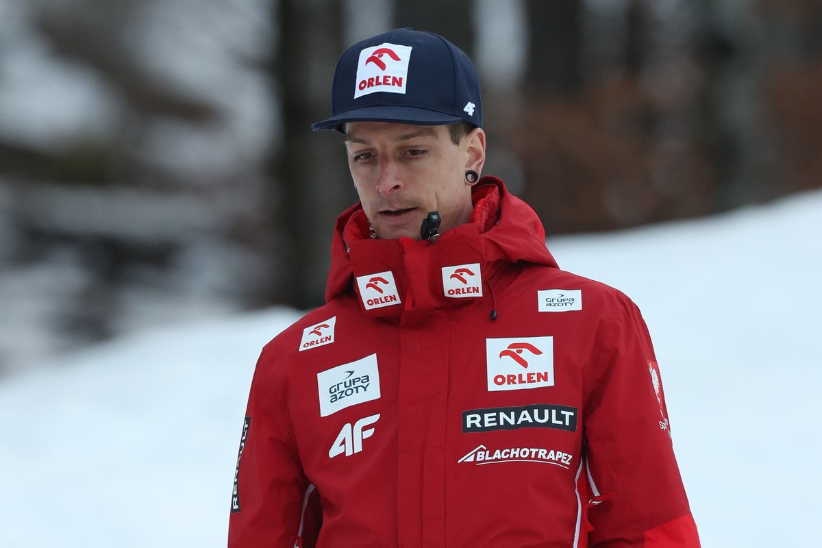Planica, Słowenia, 24.02.2023. Mistrzostwa świata w narciarstwie klasycznym Planica 2023. Trener reprezentacji Polski Thomas Thurnbichler podczas serii próbnej przed kwalifikacjami do konkursu skoków narciarskich na skoczni normalnej, 24 bm. (gj) PAP/Grzegorz Momot