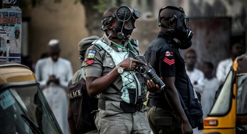 Nigerian Police officers wielding tear gas mask (Premiumtimes)