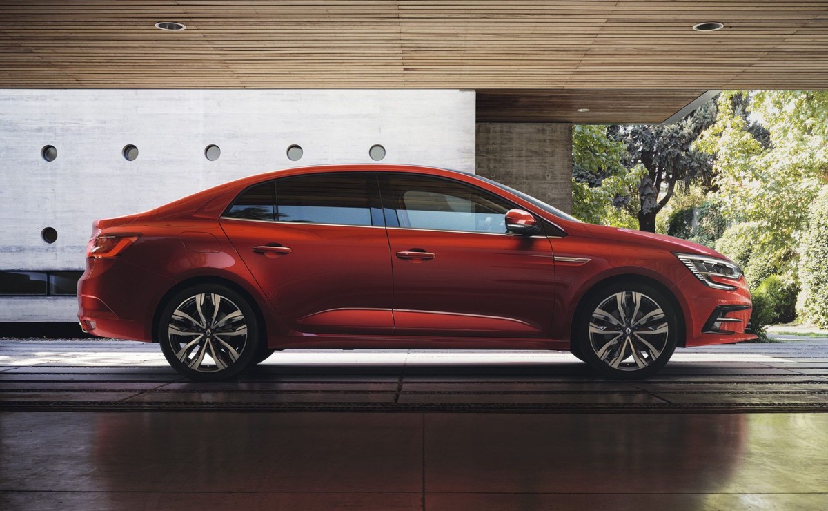 Renault Megane GrandCoupe z silnikiem Diesla 1.5 dCi wjeżdża do Polski
