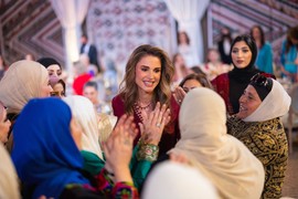 PORODILA SE ĆERKA KRALJICE RANIJE: Devojčica dobila IME koje je često u muslimanskom svetu i ima snažno značenje, objavljena i PRVA SLIKA BEBE