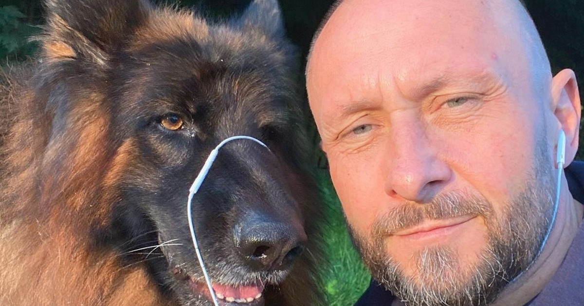 Kamil Durczok ist tot.  Der Hund des Journalisten wird von seiner Mutter betreut