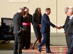 Udowodniła, że można to zrobić! Agata Duda na audiencji u papieża ujarzmiła mantylkę. FOTO