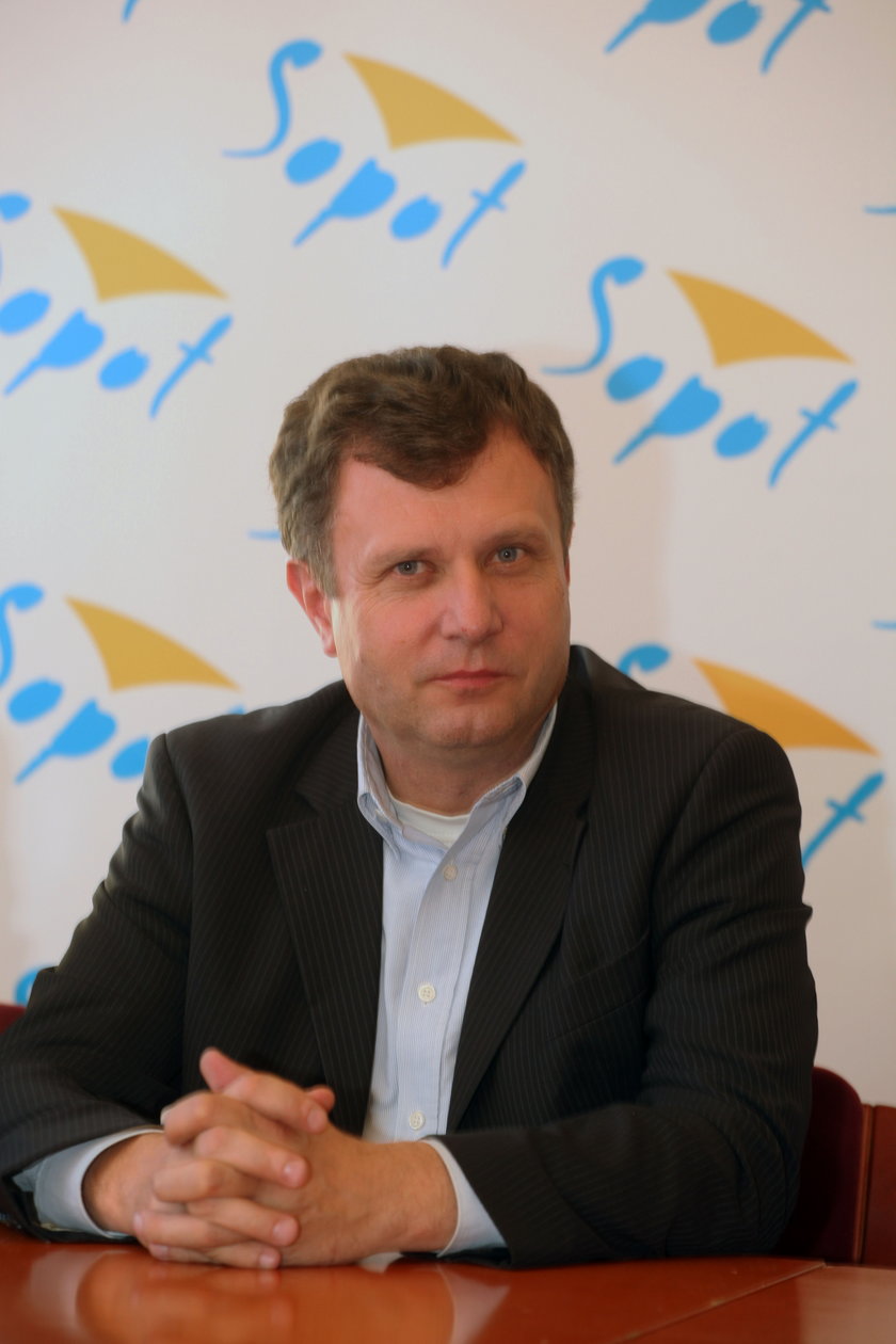Jacek Karnowski, prezydent Sopotu wprowadza premię motywacyjną dla urzędników za zostawianie aut pod domem