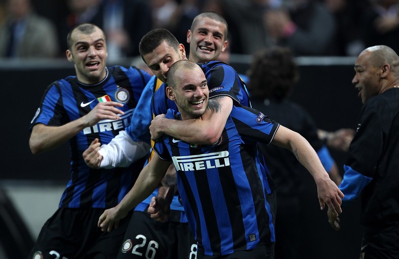 Wesley Sneijder marca con el Barcelona en la semifinal de la Champions League 2009/2010