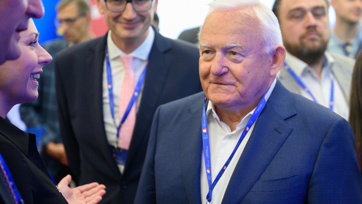 Leszek Miller krytykuje nowego ministra, Tusk unika 'żenady' [Źródło: Onet]