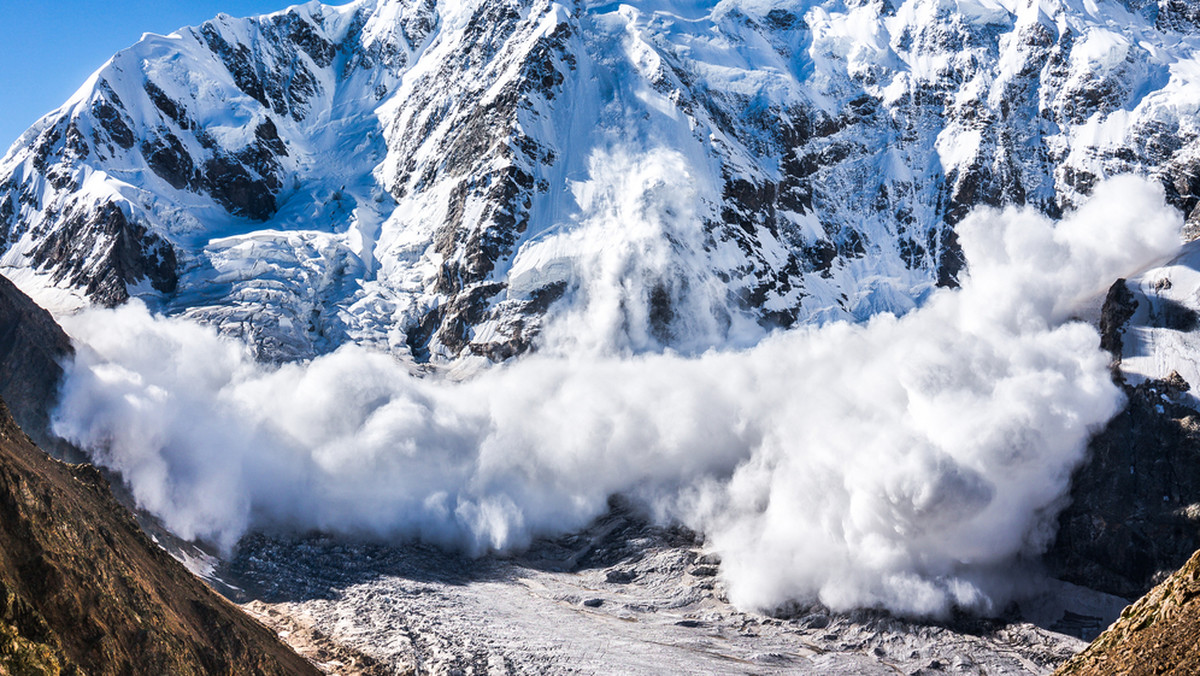 Do trzeciego stopnia podnieśli zagrożenie lawinowe na północnych stokach Babiej Góry w Beskidach ratownicy grupy beskidzkiej GOPR. To wynik ostatnich opadów śniegu w górach i silnego wiatru.