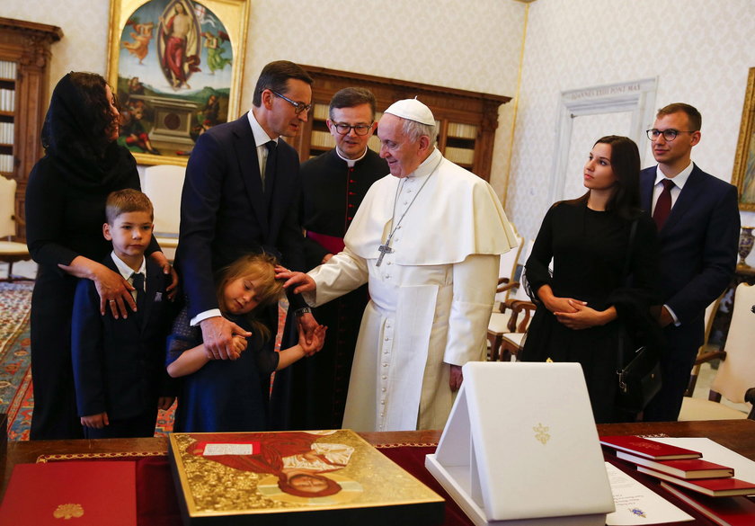 Morawiecki z dziećmi i żoną u papieża. Córka rozbiła bank