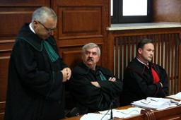 Mariusz Kamiński ponownie przed sądem. Obrona i prokuratura: Umorzyć sprawę byłych szefów CBA