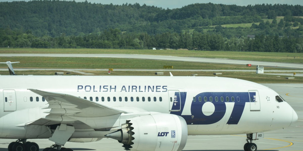 PLL LOT korzystają z ośmiu Boeingów 787-8 Dreamliner i z trzech większych wersji - B787-9