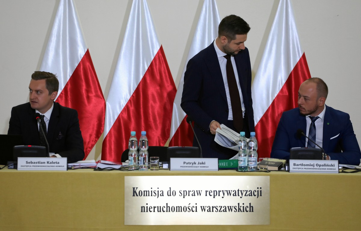 Trzaskowski nie pali się do tego, by stanąć przed jej obliczem. Chyba że postawi na wariant polegający na wygłoszeniu oświadczenia o tym, jak stołeczny ratusz widzi całą aferę reprywatyzacyjną. Do takiego działania publicznie namawiał ustępującą Hannę Gronkiewicz-Waltz