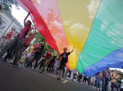 Geje: Nie promujmy Buzka, bo to homofob!