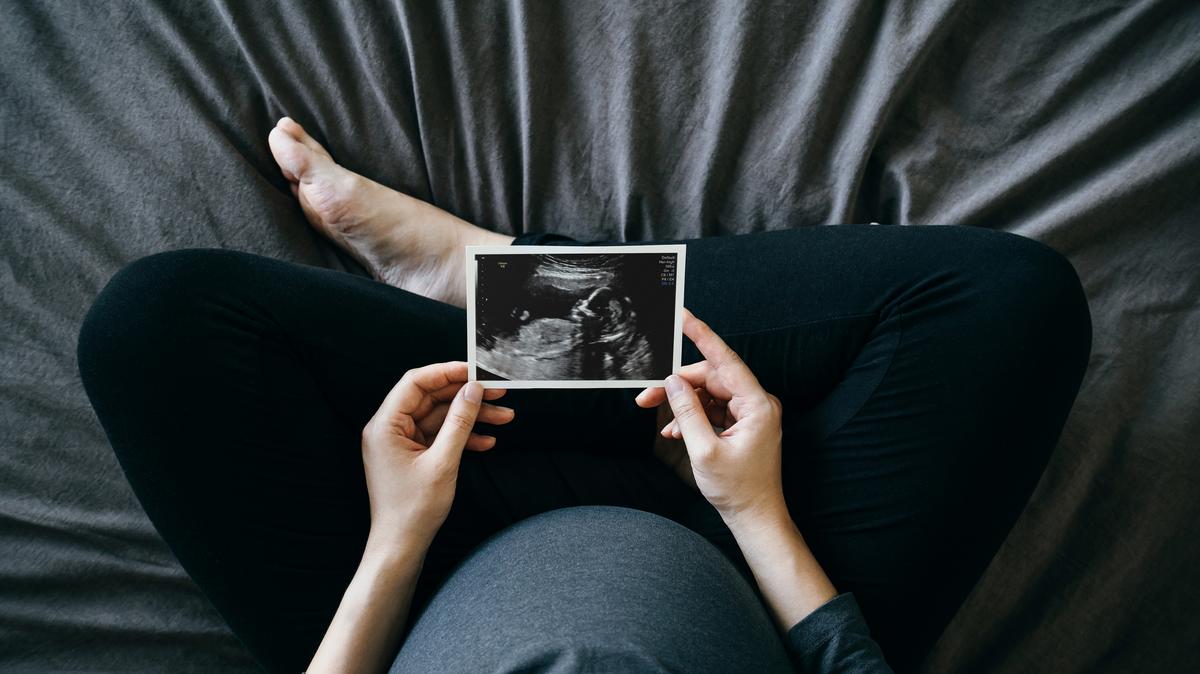 Óriási örömhír, bővül a család! Második gyermekét várja a magyar színészházaspár