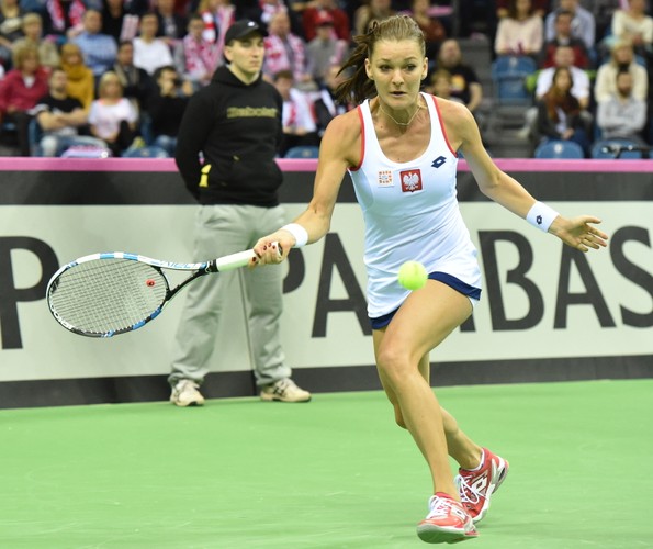 Owacja na stojąco dla Radwańskiej, ale Polka nie dała rady wygrać z Szarapową