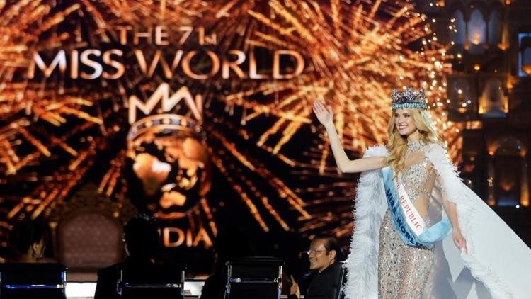 Krystyna Pyszková est mannequin, étudiante en droit et bénévole [Francis Mascarenhas REUTERS]