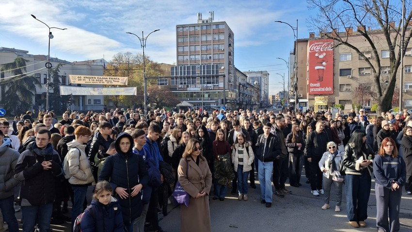 U Nišu obeleženo 13 meseci od tragedije u Novom Sadu