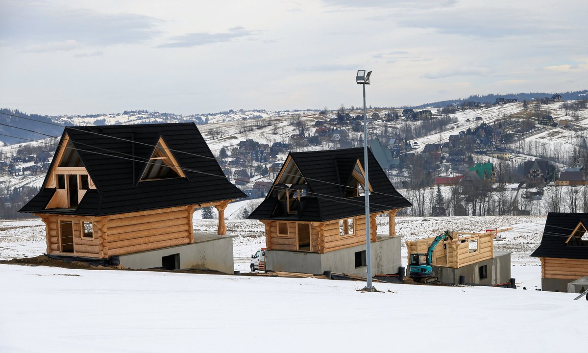 Mówił, iż stawia poidła dla koni, a wyszło pięć domów. Sąd w Zakopanem wydał wyrok