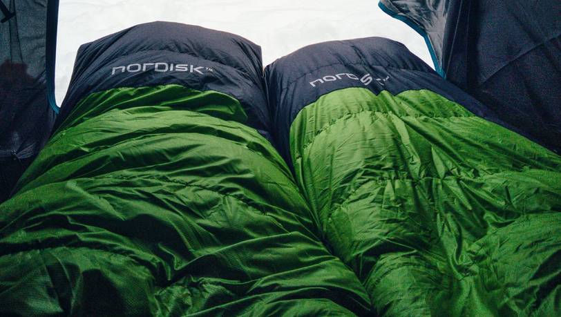 Mumienschlafsack aus Daune oder Kunstfaser 