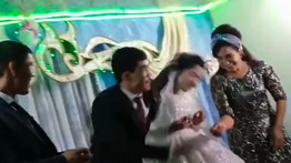 Az újdonsült férj a násznép előtt pofozta fel a feleségét: videón a „felejthetetlen” esküvői botrány, amin most pörög a net