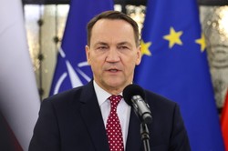 Polacy utknęli na lotniskach Bliskiego Wschodu. Sikorski: Premier ostrzegał