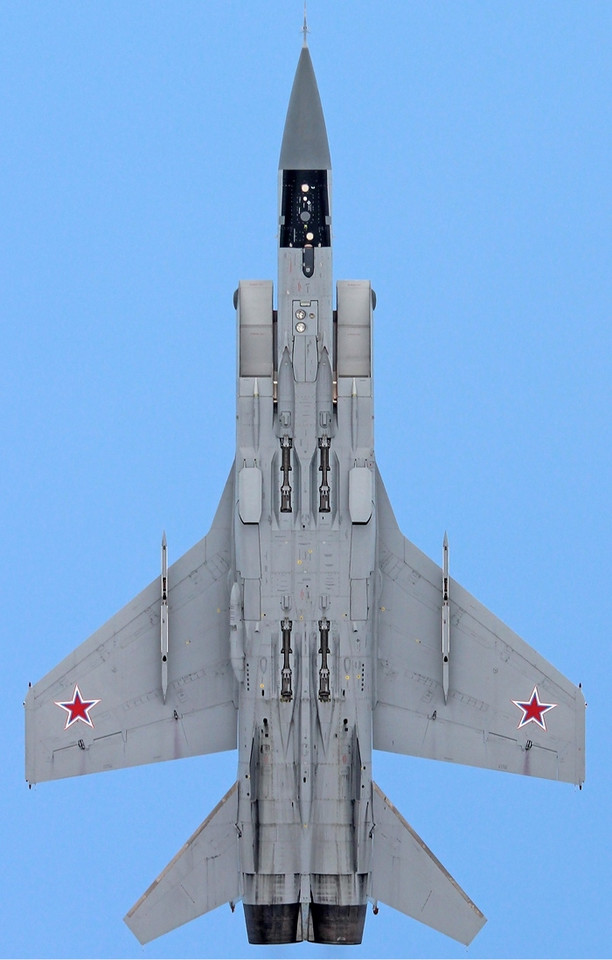 Samolot MiG-31 - rzut oka na spód maszyny