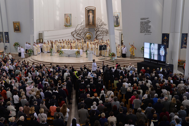 Incydent w sanktuarium w Łagiewnikach. Kobieta oblała obraz nieznaną substancją