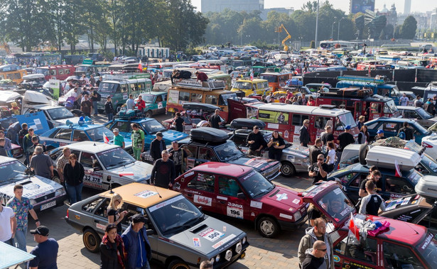 Złombol pobił rekord. 450 starych samochodów wyruszyło do Tunezji