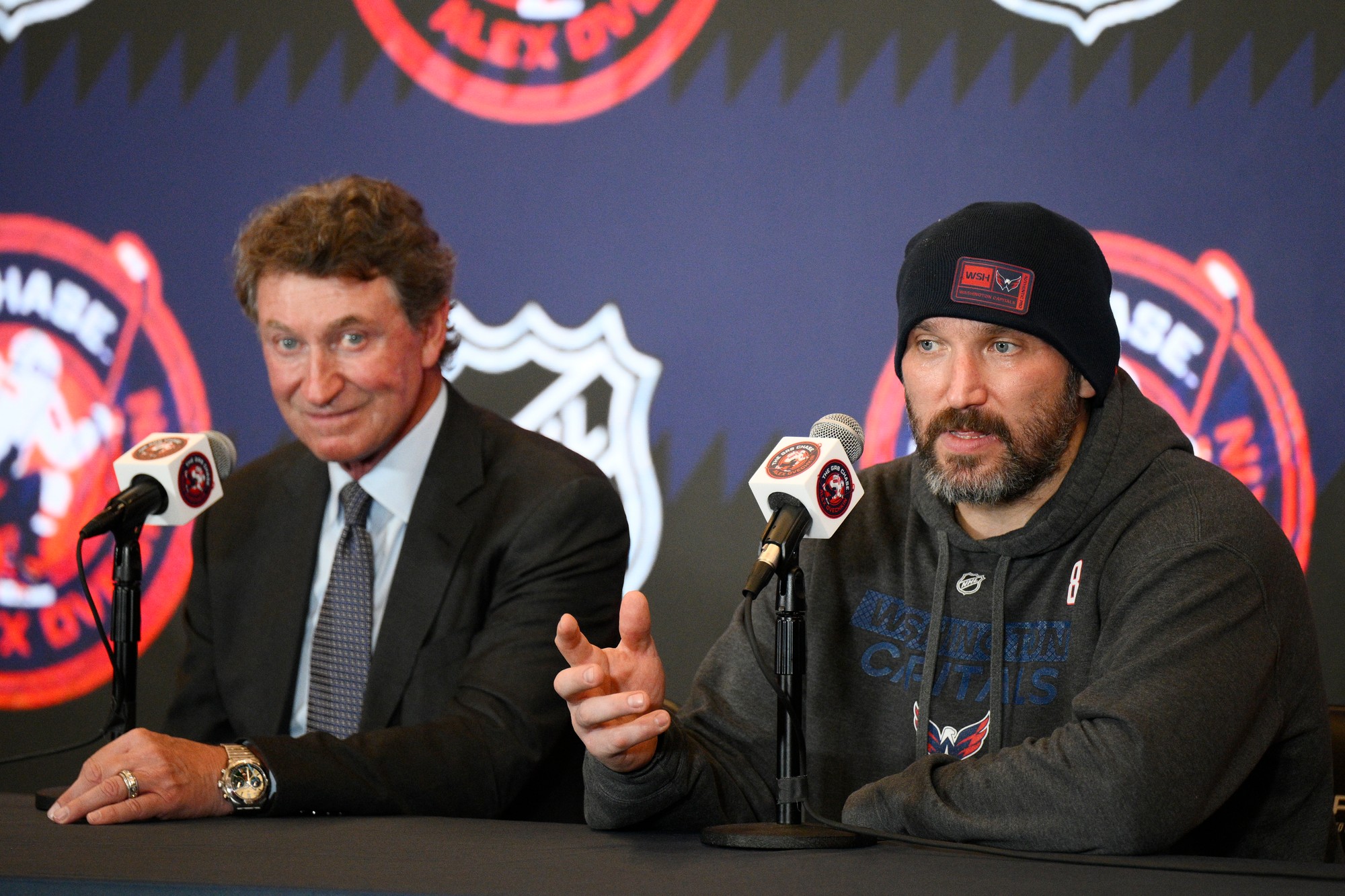 Bývalý kanadský hokejista Wayne Gretzky a ruský hokejista Alex Ovečkin. 