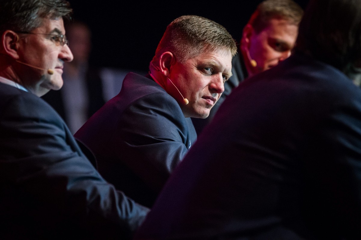 Premier i szef partii SMER Robert Fico na spotkaniu wyborczym w Bratysławie