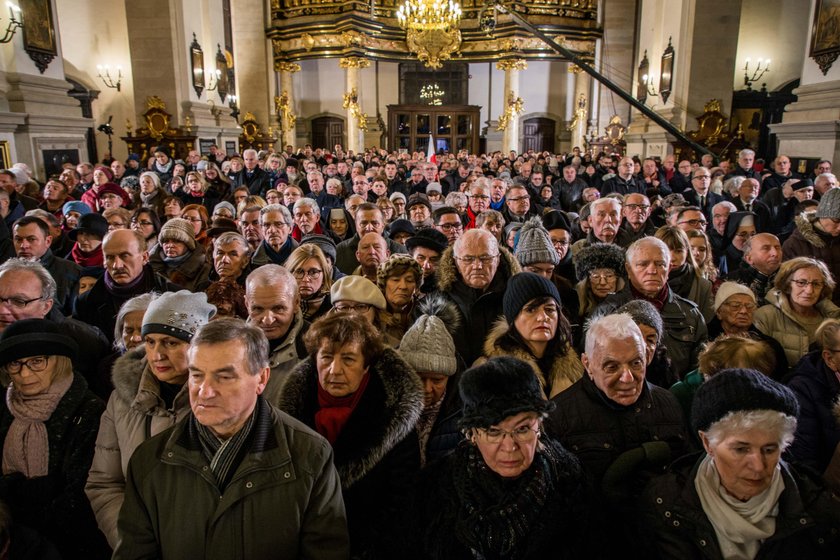 Pogrzeb biskupa Tadeusza Pieronka. Tak pożegnano Ekscelencję