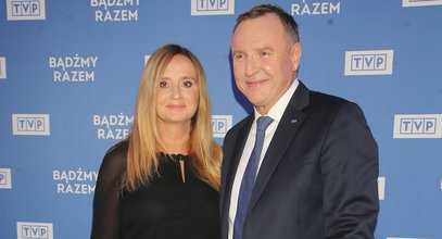 Krysiak ujawnił zarobki byłego męża Joanny Kurskiej w TVP. Głos zabrał znany ksiądz