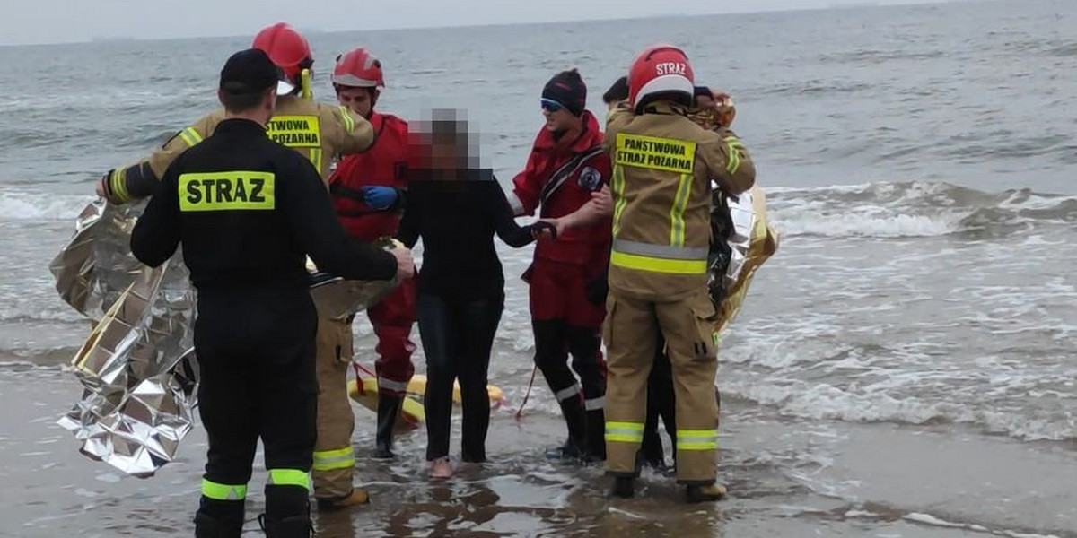 Sopot. 14-latka spędziła kilkadziesiąt minut w morzu. Uratowali ją policjanci.