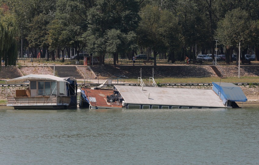 "Pijana lađa" završila u reci