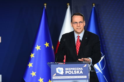 Sikorski odpowiada na zarzuty w sprawie "100 tys. dol. rocznie" od Emiratów