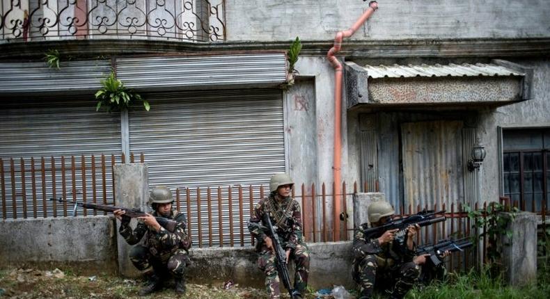 Philippine troops take positions during an operation to flush out Islamist militant snipers in Marawi, on the southern island of Mindanao