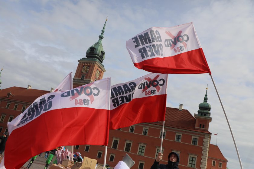 Uważają, że pandemii nie ma i protestują. Szokujące obrazki z Polski