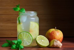 Pobudza lepiej niż kawa. Cudownie rozgrzewa. Wypróbuj switchel [PRZEPIS]