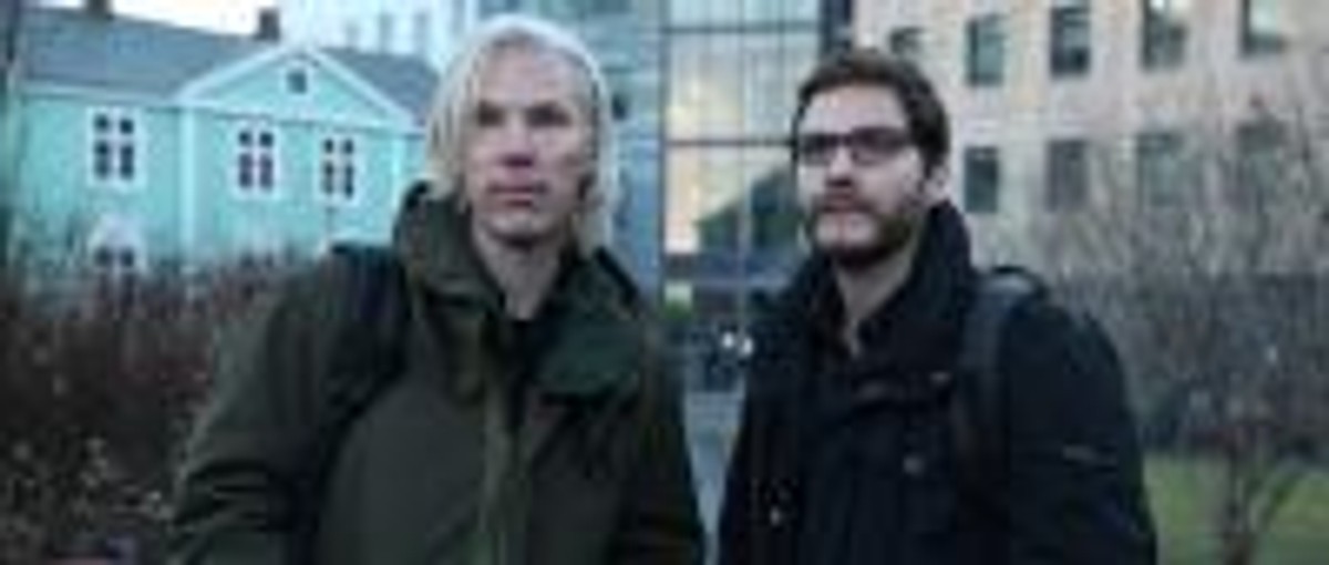 Benedict Cumberbatch i Daniel Brühl w filmie "The Fifth Estate"