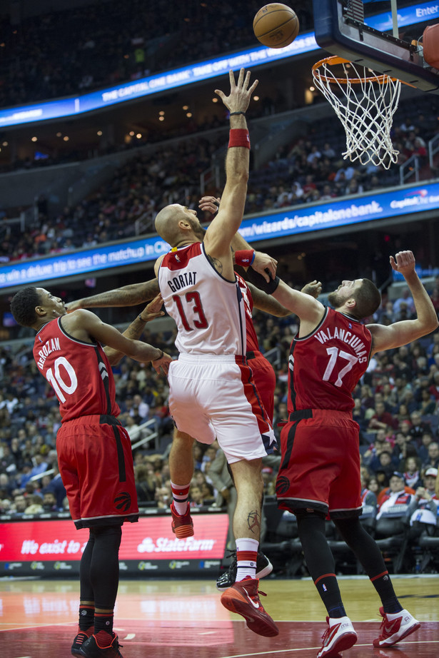 Liga NBA: 16. double-double Gortata w sezonie. Wizards przegrali z Raptors