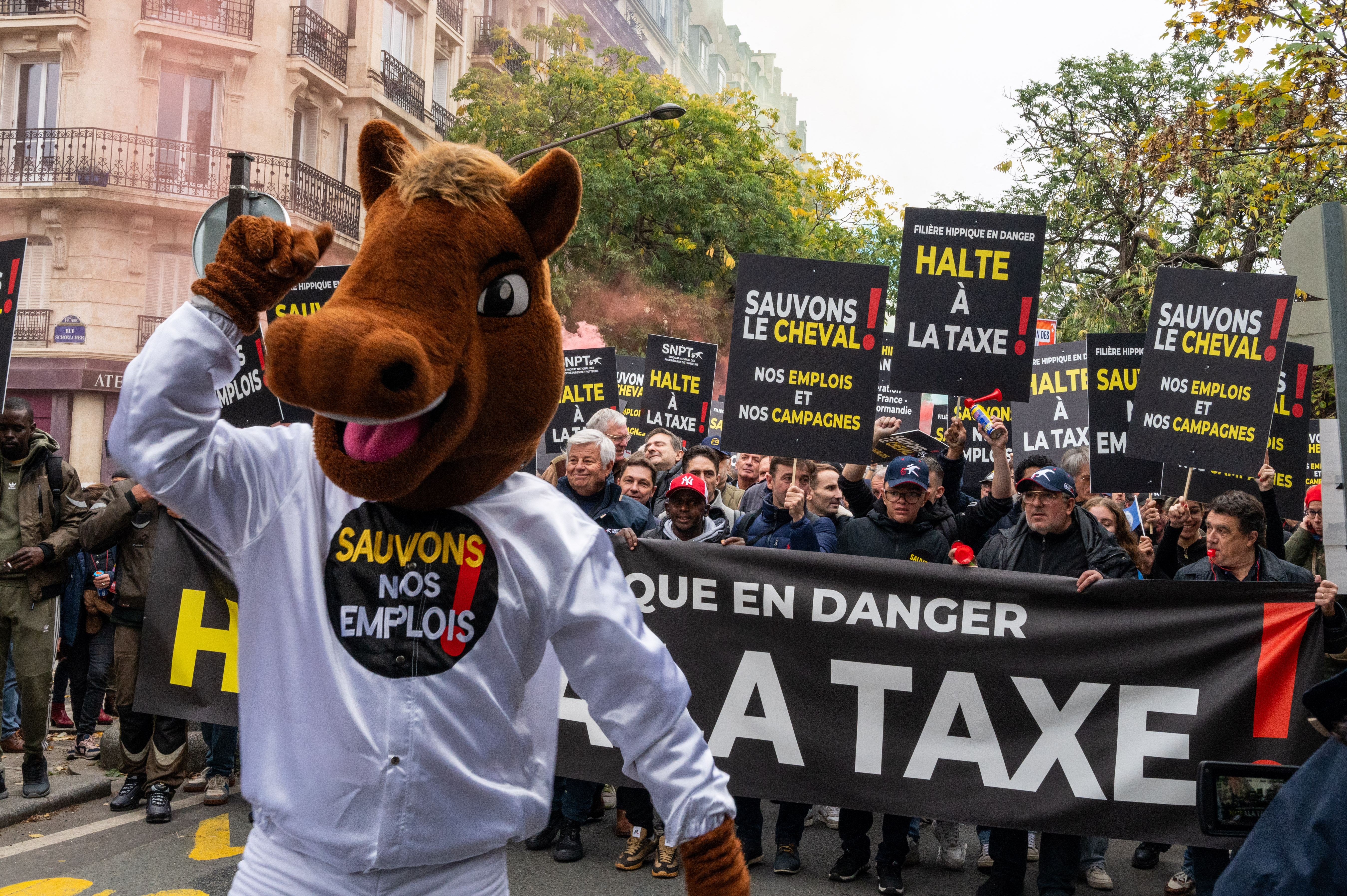 Racehorses stage unprecedented strike over betting tax rise