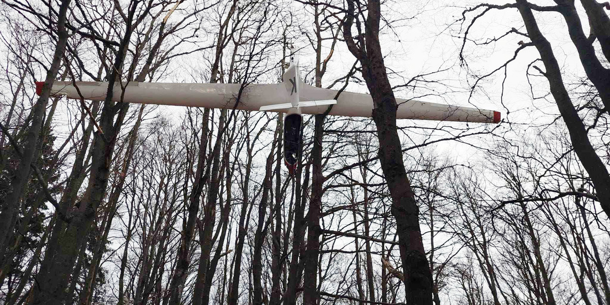 Horror w przestworzach. Maszyny zawisły na drzewach. Nie żyje Polak