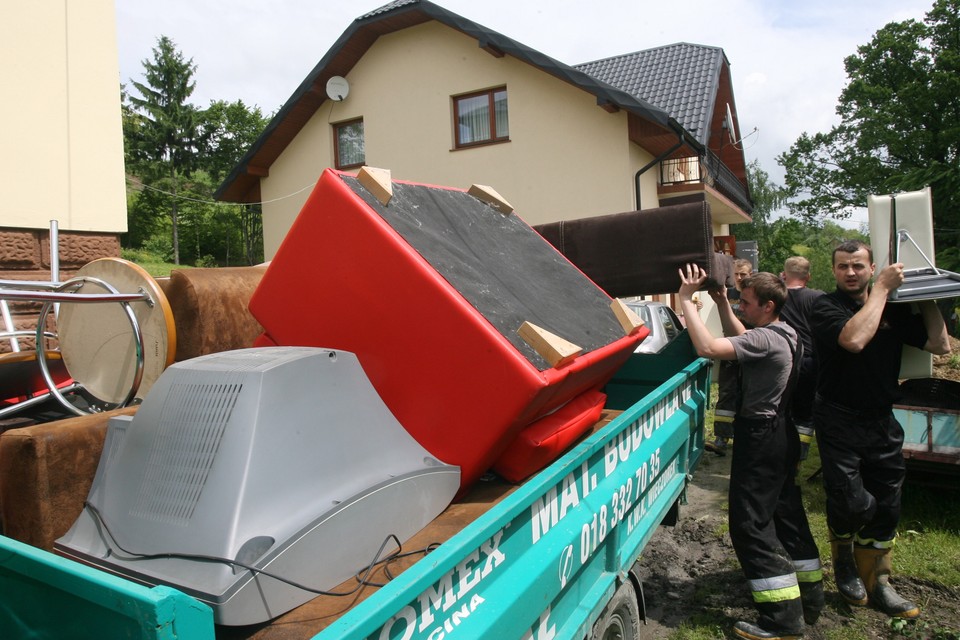 KŁODNE ZAWALONE DOMY