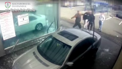 Balhé egy pécsi autómosóban: beszólás és fröcskölés miatt alakult ki verekedés – videó