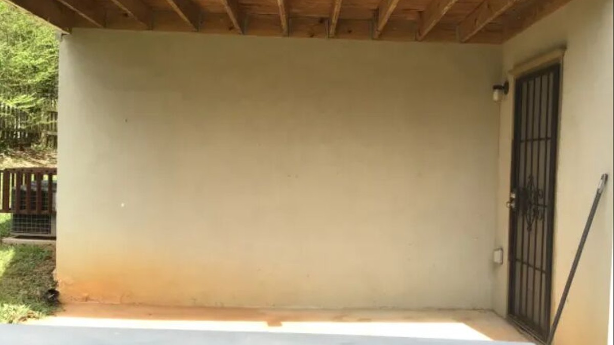 Od praznog dvorišta napravila oazu za uživanje uz mali budžet