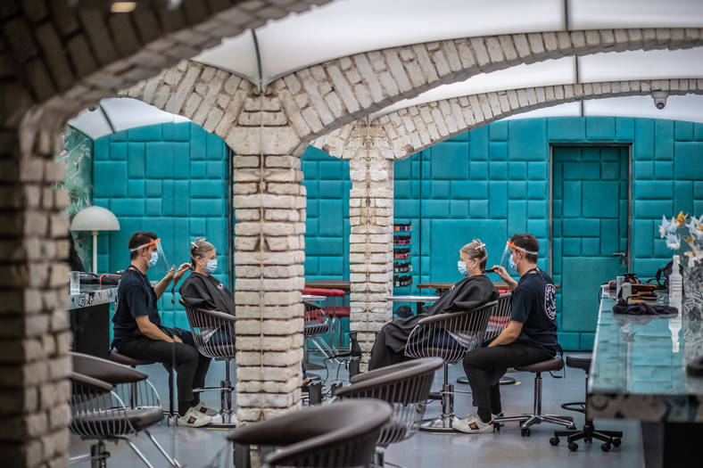 Ponowne otwarcie salonów fryzjerskich w Czechach