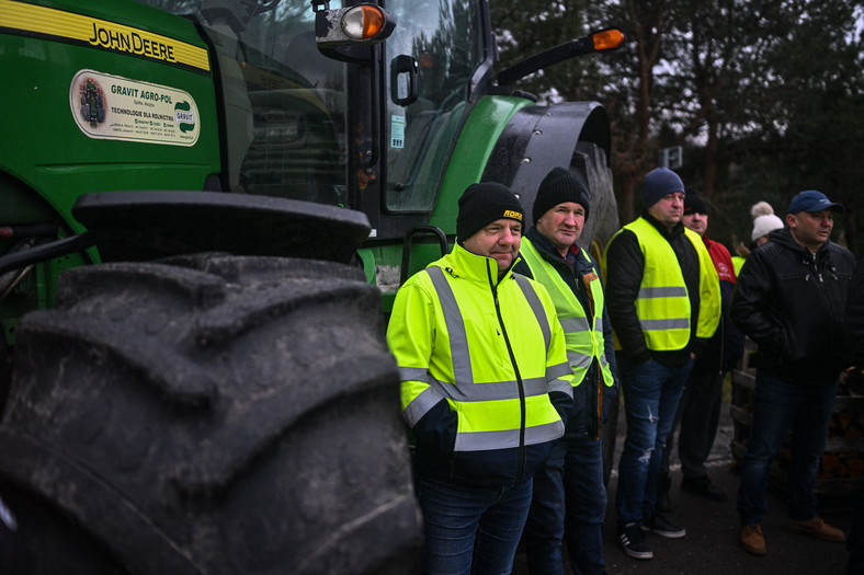 Polscy rolnicy protestują na przejściu granicznym w Zosinie